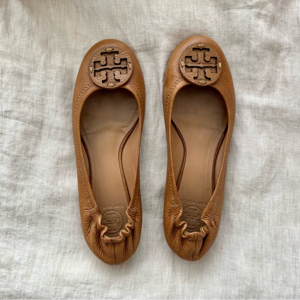 SOLD - Tory Burch Reva Tonal Logo Flats in Rumbled Leather - Royal Tan size 8